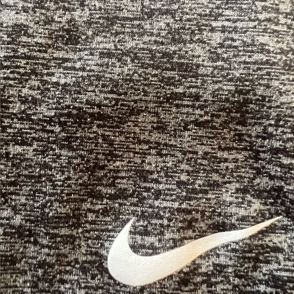 EUC Women’s Nike DRI-FIT short sleeve scoop neck active top size large - Picture 4 of 7